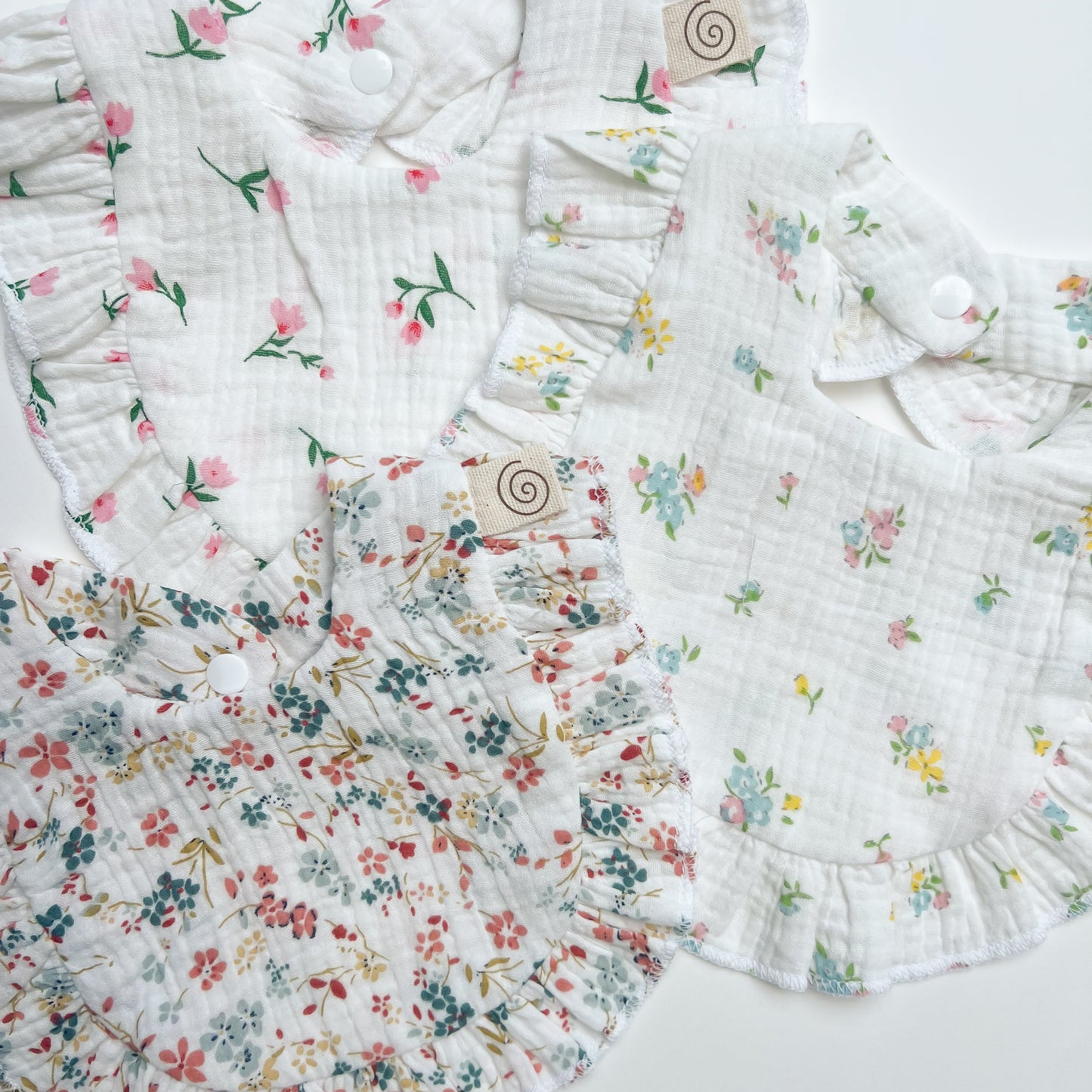 Stikkilolo Frill Bibs