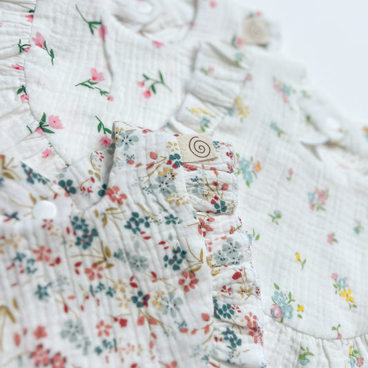 Stikkilolo Frill Bibs