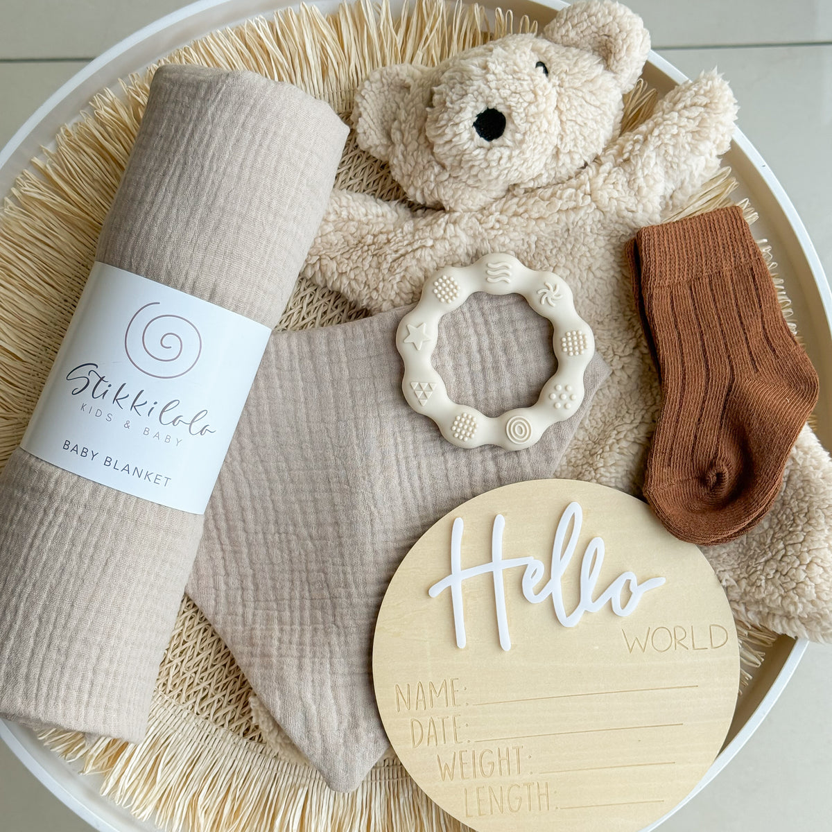 BABY GIFT BOX 6 - Neutral Bear Gift Set