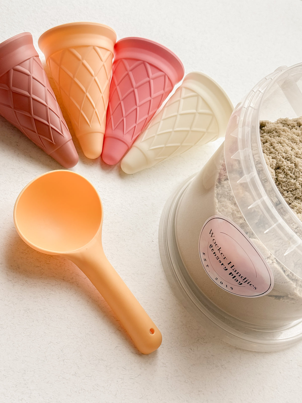 Woeker Handjies - Kinetic Sand with Ice Cream Cones